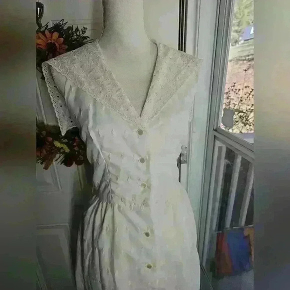Vintage button Front Maxi dress white Eyelet capelet size s - Picture 4 of 5